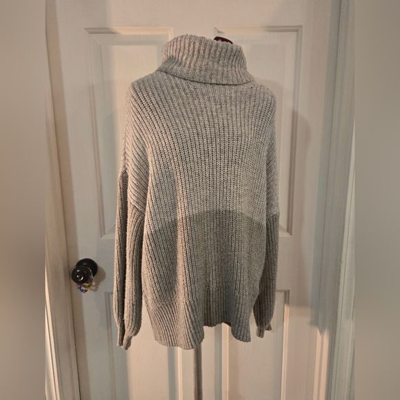 American Eagle Outfitters Sweaters - American Eagle Gray Color Blocked Small Knit Turtleneck Sweater